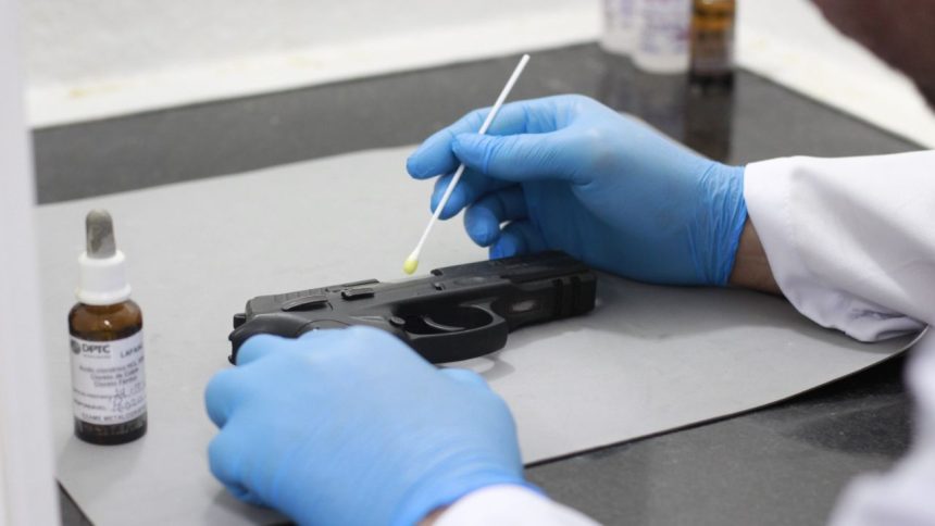Polícia científica do AM começa a restaurar numeração suprimida de armas de fogo