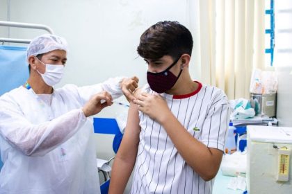 Manaus amplia vacinação contra HPV para adolescentes de 15 a 19 anos até dezembro