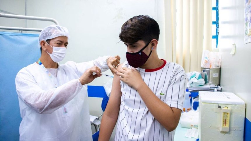 Manaus amplia vacinação contra HPV para adolescentes de 15 a 19 anos até dezembro