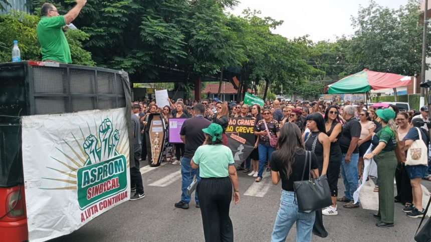 Professores de Manaus iniciam greve contra projeto de reforma da Previdência municipal