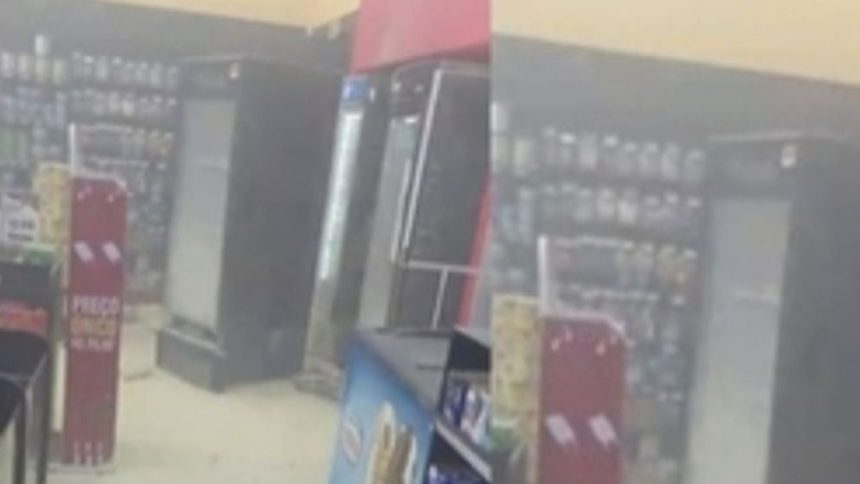 Explosão de freezer deixa trabalhador ferido em drogaria no bairro Compensa