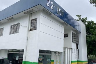 Preso homem que assaltou mulher que aguardava encomenda na porta de casa em Manaus