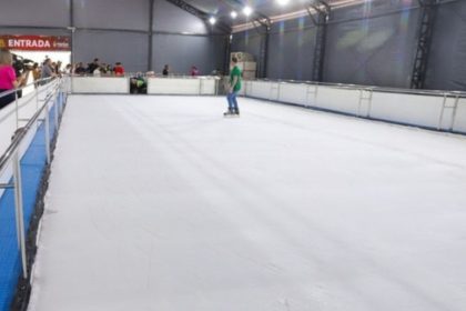 Saiba como se inscrever para patinar no gelo na Ponta Negra durante o Natal 2025