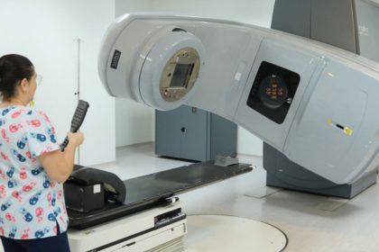 FCecon recebe novo equipamento de radioterapia para atendimento oncológico