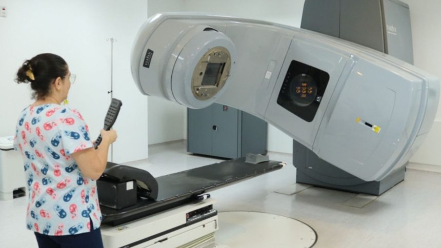 FCecon recebe novo equipamento de radioterapia para atendimento oncológico