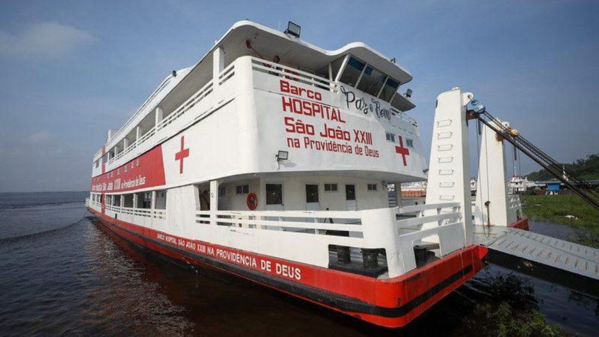 Atendimentos médicos e odontológicos chegam a Urucurituba com Barco Hospital