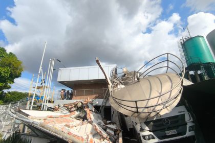 Fábrica de vinagre registra desabamento em Manaus