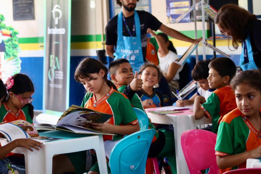 "Ópera nas Escolas" leva leitura e música a estudantes do AM