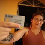 Wilson Lima entrega 800 novos cartões do Auxílio Estadual em Autazes