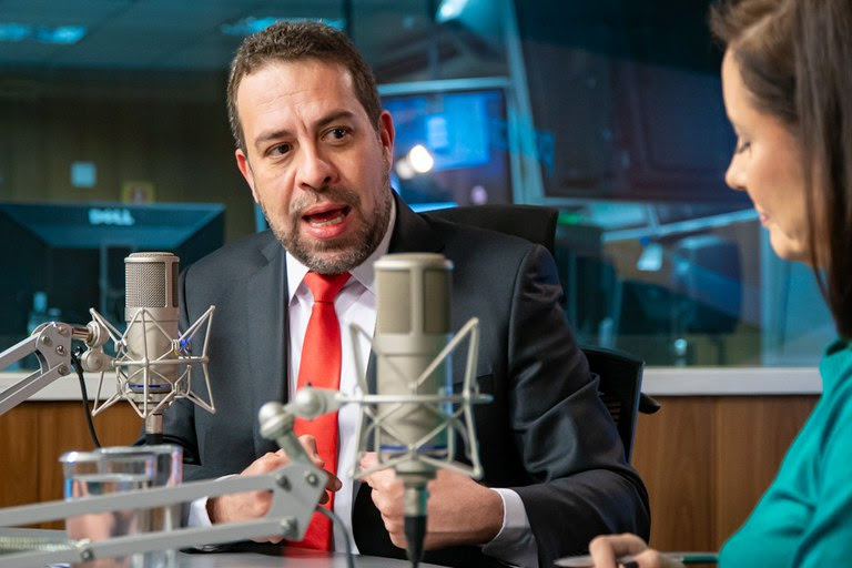 Governo vai propor diminuição das taxa de motoristas de aplicativo