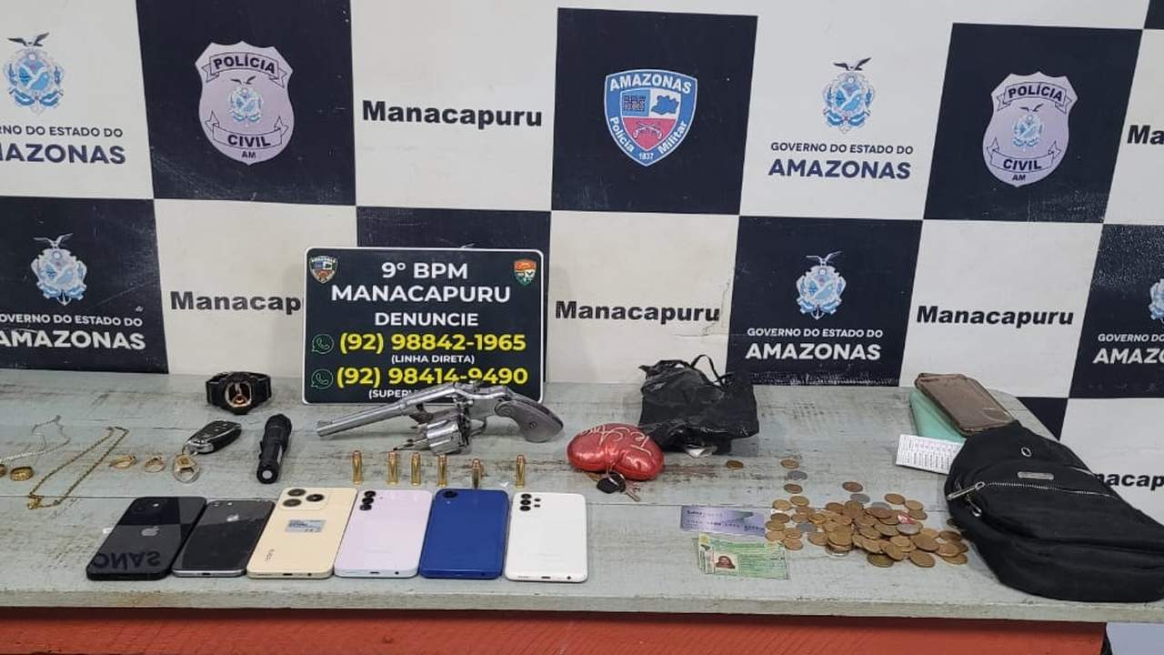 Apreensão de armas, celulares, dinheiro e outros objetos em uma operação policial.