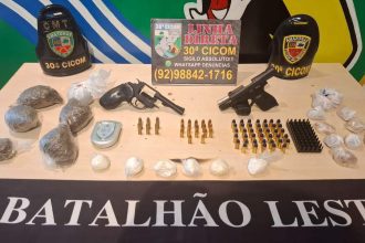 Apreensão de drogas, armas e munições: Revólver, pistola, munição, balança de precisão e entorpecentes em Manaus.