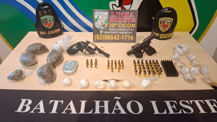 Apreensão de drogas, armas e munições: Revólver, pistola, munição, balança de precisão e entorpecentes em Manaus.