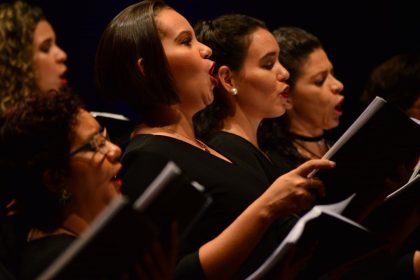 Coral do Amazonas em apresentação de 'Joias do Barroco' no Palácio Rio Negro.