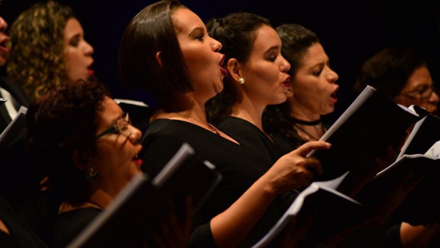Coral do Amazonas em apresentação de 'Joias do Barroco' no Palácio Rio Negro.