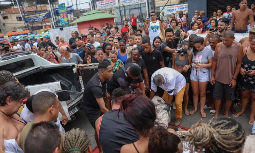 Corpos sendo trasladados para Manaus após operação no Rio de Janeiro