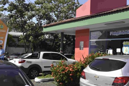 Fachada da 3ª Delegacia de Polícia em Manaus.