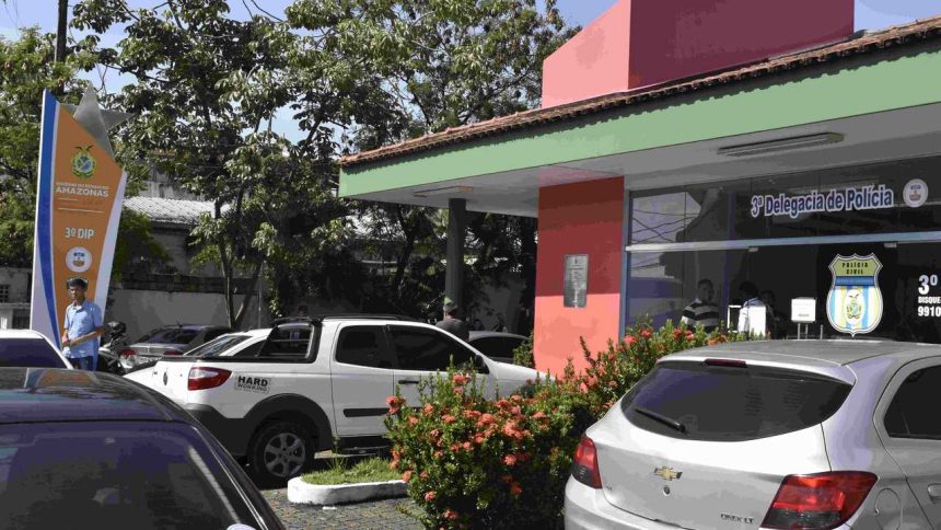 Fachada da 3ª Delegacia de Polícia em Manaus.