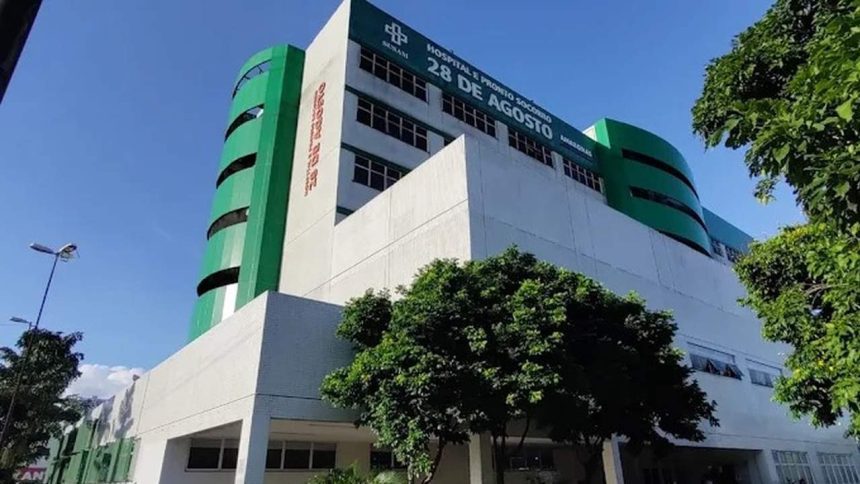 Fachada do Hospital 28 de Agosto com arquitetura moderna e céu azul.