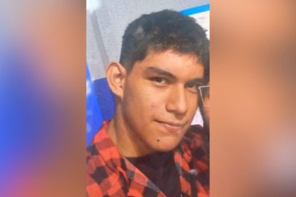 Foto de João Victor Souza de Almeida, 20 anos, desaparecido. Procura-se informações.