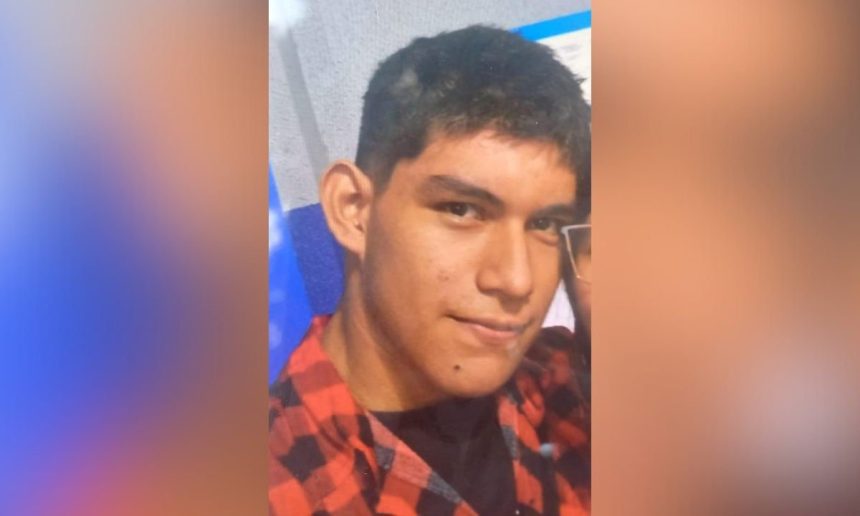 Foto de João Victor Souza de Almeida, 20 anos, desaparecido. Procura-se informações.