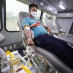 "Vampirão" chega a zona leste e recebe doação de sangue