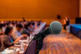 Seleção abre 60 vagas para treinamento gratuito em oratória