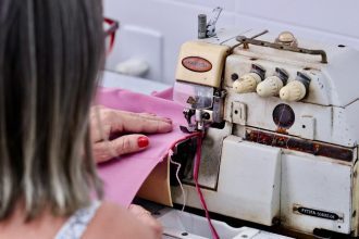 Curso gratuito de Corte e Costura encerra inscrições nesta sexta