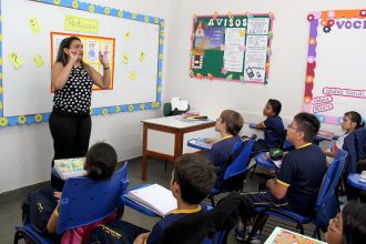 Wilson Lima deve detalhar pagamento de abono do Fundeb