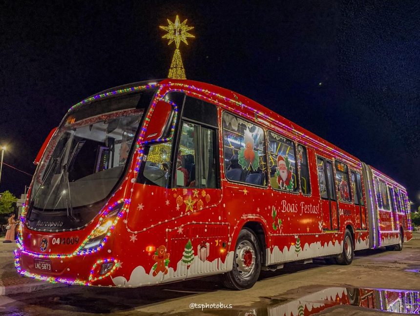 Ônibus do Natal começa a circular em Manaus