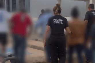 Polícia Civil conduz suspeitos em investigação de sequestro e homicídio em Maués.