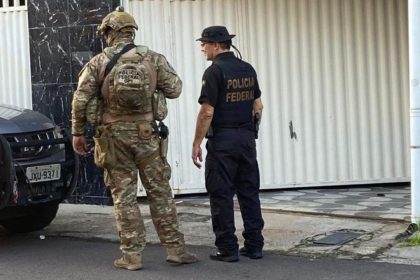 Policiais federais em ação durante operação da FICCO contra advogados no Amazonas.