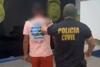 Policial civil aborda suspeito em caso de estupro.