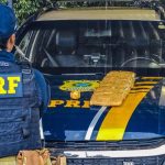 PRF apreende cocaína transportada em veículo. Polícia Rodoviária Federal na BR-319.