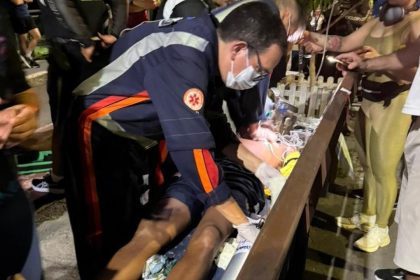 Socorristas atendendo corredor no Parque do Mindu, Manaus.