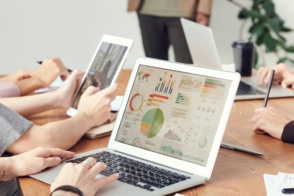 Plataforma oferece 10 mil bolsas gratuitas em análise de dados