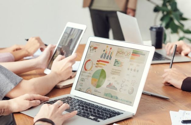 Plataforma oferece 10 mil bolsas gratuitas em análise de dados