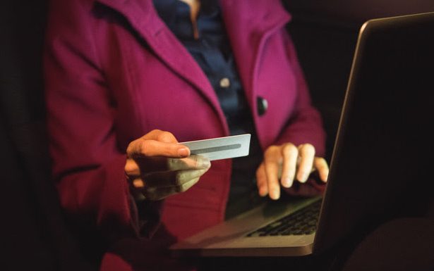 Deepfakes, PIX e sites clonados: golpes dominando a Black Friday