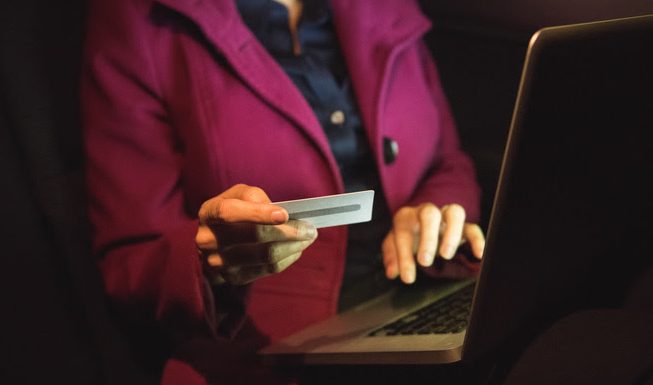 Deepfakes, PIX e sites clonados: golpes dominando a Black Friday