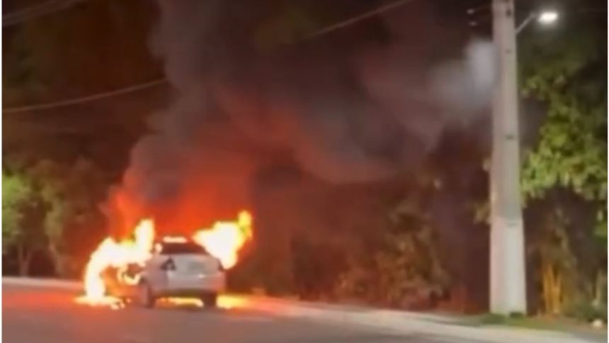 Carro pega fogo e fica totalmente destruído na zona oeste de Manaus