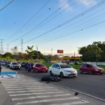 Motociclista morre após colisão com poste na avenida das Torres, em Manaus