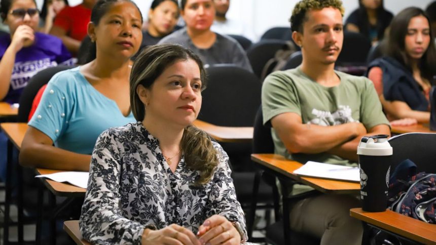 Oito aprovados em concurso da Semsa são convocados para posse