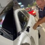 Advogado é flagrado quebrando carro de mulher após acidente em Manaus