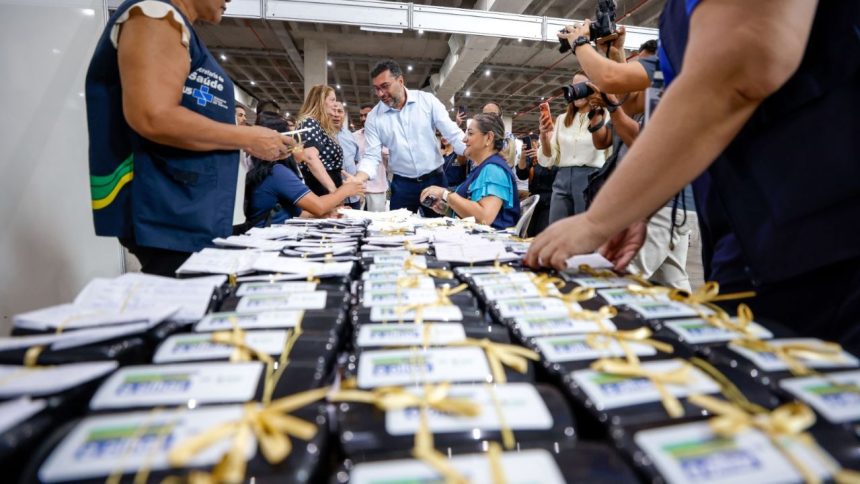 Wilson Lima realiza entrega de 2 mil óculos em mutirão oftalmológico em Manaus