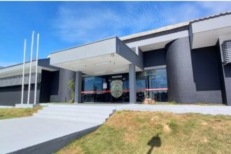 Irmãos são presos suspeitos de matar homem a facadas, em Manaus