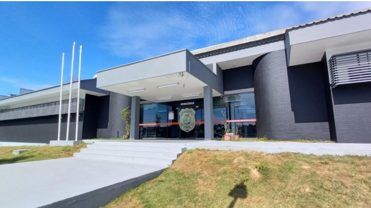 Irmãos são presos suspeitos de matar homem a facadas, em Manaus