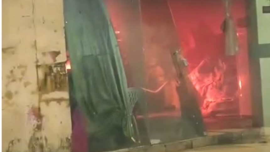 Incêndio destrói residência e mobiliza moradores na zona oeste de Manaus