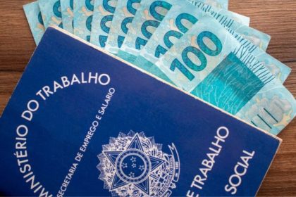 Governo anuncia salário mínimo de R$ 1.621 para 2026