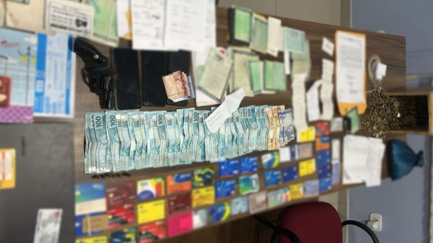 Agiota é preso com R$ 9 mil e cartões de vítimas no Amazonas