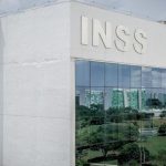 Beneficiários do INSS recebem, em média, R$ 682 por descontos indevidos